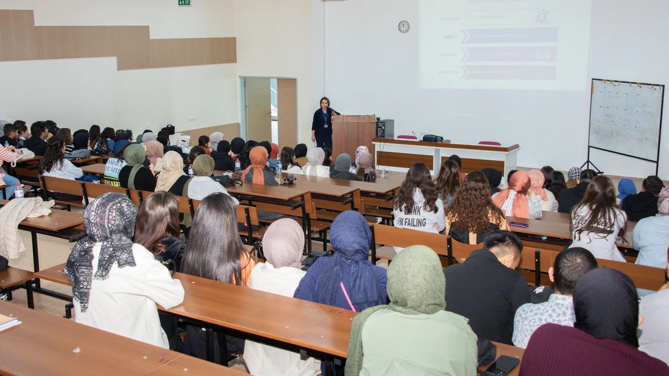 Selçuk Üniversitesi Sağlık Hizmetleri MYO öğrencilerine Hastane Uygulama ve Sağlık Hizmetlerine Uyum Eğitimleri verildi